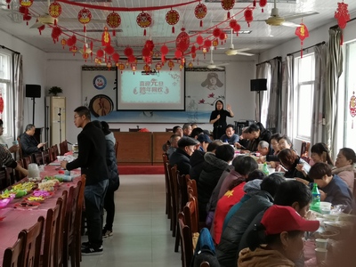 望江社区举办“百家宴”和谐邻里话新年房地产论坛